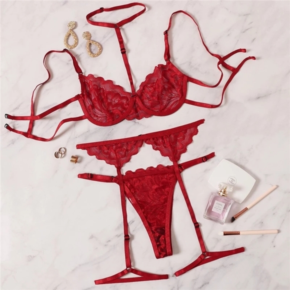 Sexy Red Lace Lingerie Set - Picture 2 of 5